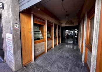 Hall / corridoio - Locale Commerciale piazza orsini
 
13, Benevento - foto 9