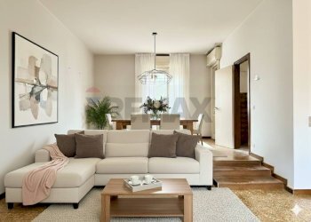 Sala da pranzo - Villa a Schiera VIA AUSTRIA
 
35, Carpi - foto 3