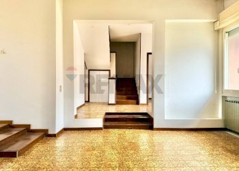 Stanza vuota - Villa a Schiera VIA AUSTRIA
 
35, Carpi - foto 18