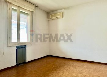 Stanza vuota - Villa a Schiera VIA AUSTRIA
 
35, Carpi - foto 40