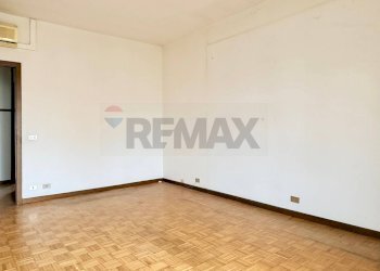 Stanza vuota - Villa a Schiera VIA AUSTRIA
 
35, Carpi - foto 52