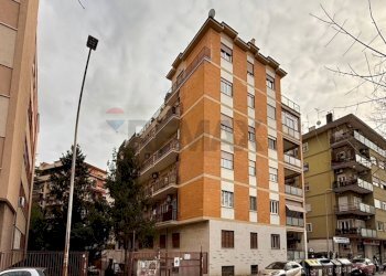 Edificio all\'aperto - Three-room apartment via ugo ojetti
 
380/F, Roma - photo 23