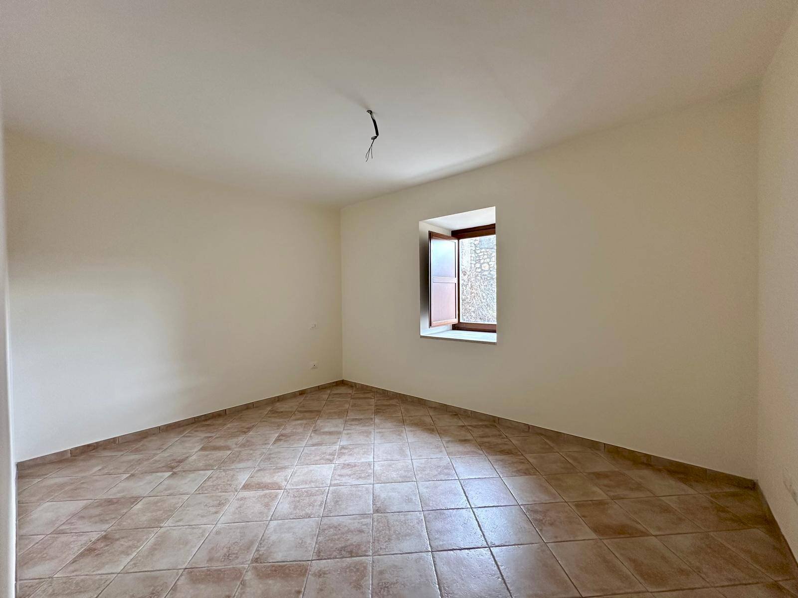 Foto 3 - Quadrilocale Via IV Novembre
 
13, Prata d'Ansidonia - foto 3