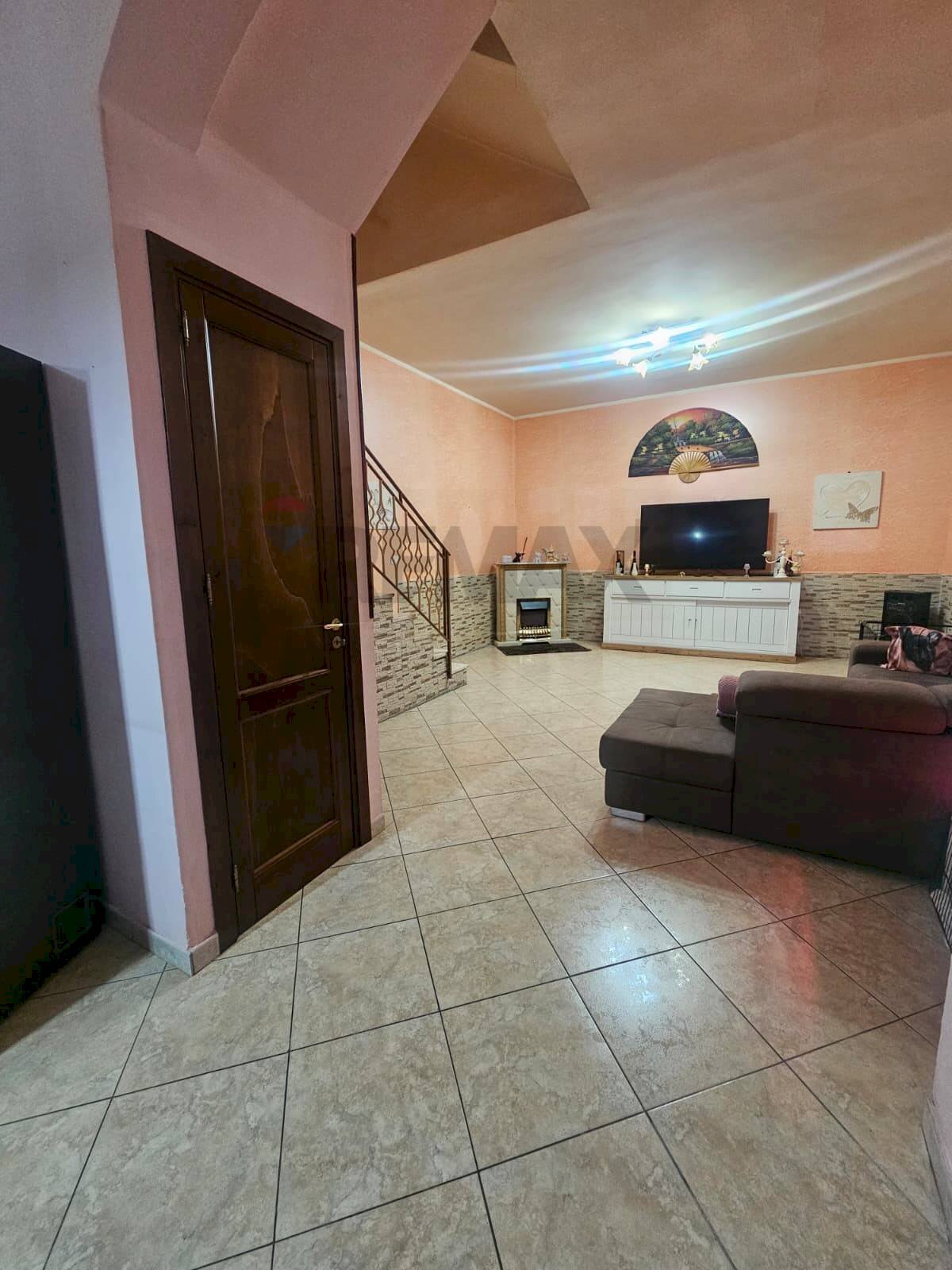 Hall / corridoio - Casa indipendente Via Schettino
 
35, Casteldaccia - foto 3