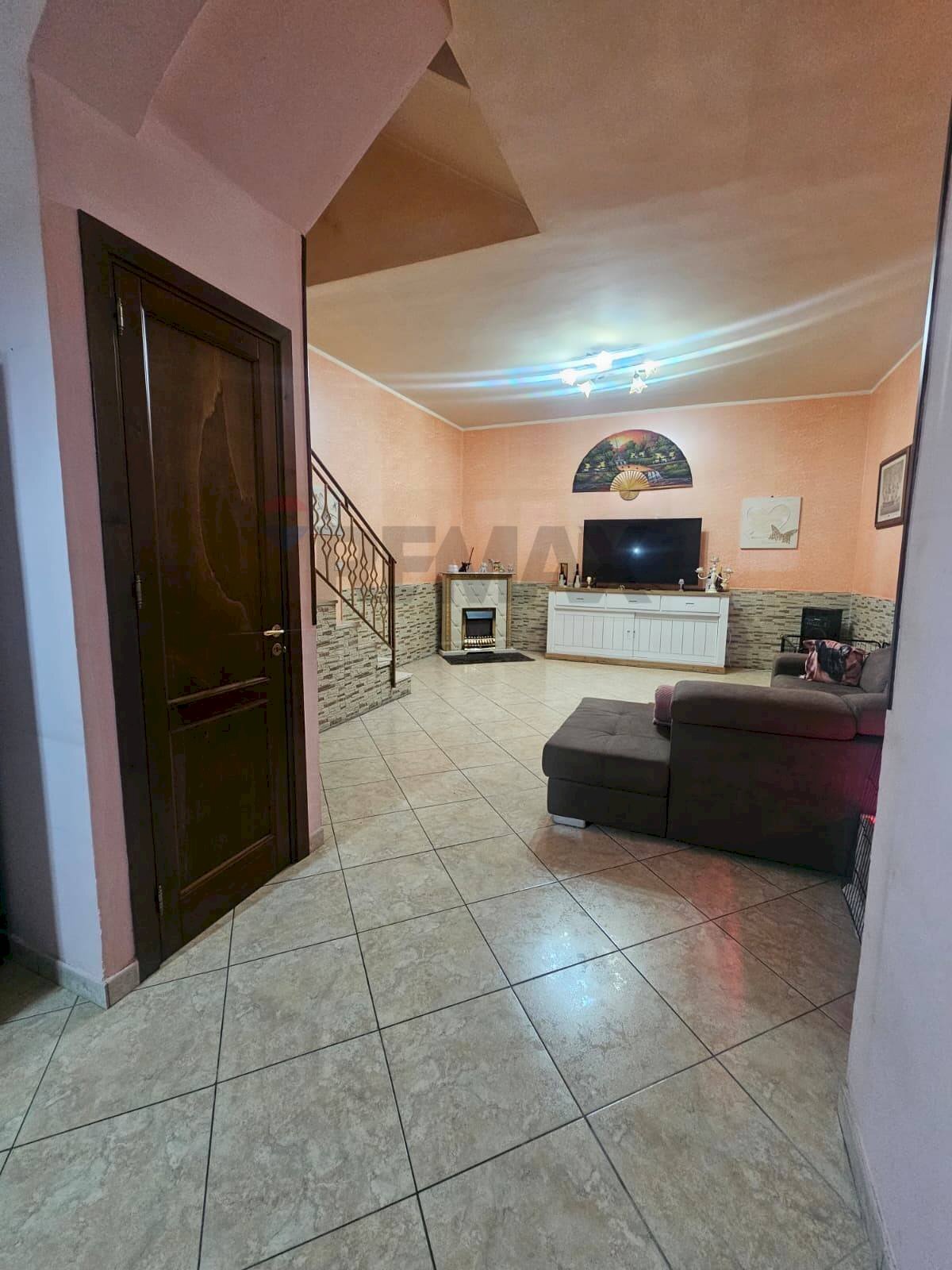 Soggiorno - Casa indipendente Via Schettino
 
35, Casteldaccia - foto 2