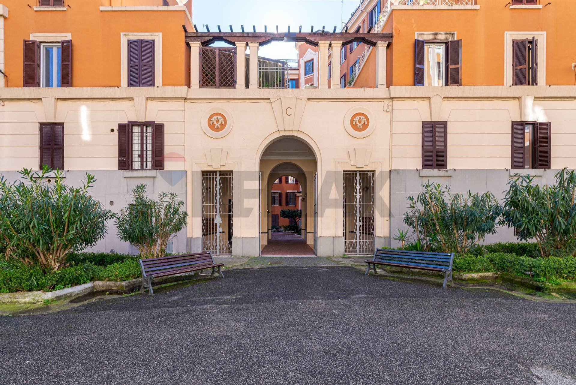 Edificio all\'aperto - Trilocale Via Taranto
 
95, Roma - foto 1