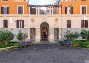 Edificio all\'aperto - Trilocale Via Taranto
 
95, Roma - foto 1