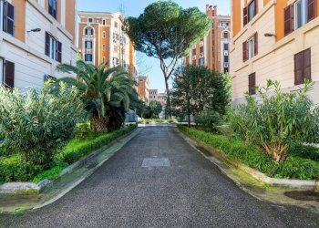 Edificio all\'aperto - Trilocale Via Taranto
 
95, Roma - foto 5