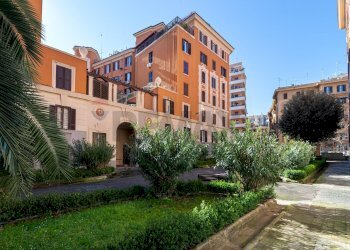 Edificio all\'aperto - Trilocale Via Taranto
 
95, Roma - foto 6