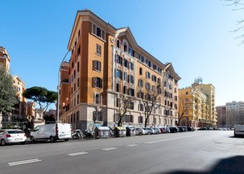 Edificio all\'aperto - Trilocale Via Taranto
 
95, Roma - foto 7