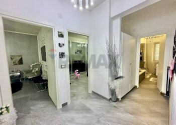 Hall / corridoio - Three-room apartment VIA NAPOLI
 
172, Mugnano di Napoli - photo 16