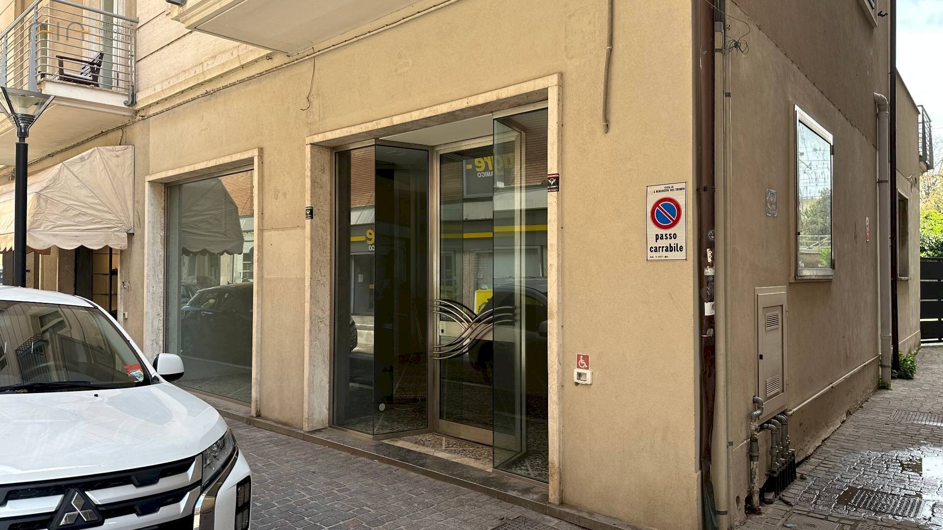 Foto 2 - Commercial Premises Via Ugo Bassi
 
17, San Benedetto del Tronto - photo 2