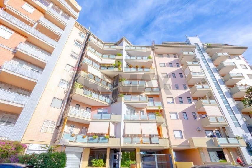 Edificio all\'aperto - Three-room apartment Via Fratelli De Filippo
 
27, Bari - photo 1