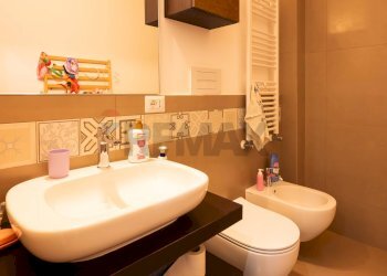 Bagno - Trilocale Via Fratelli De Filippo
 
27, Bari - foto 9