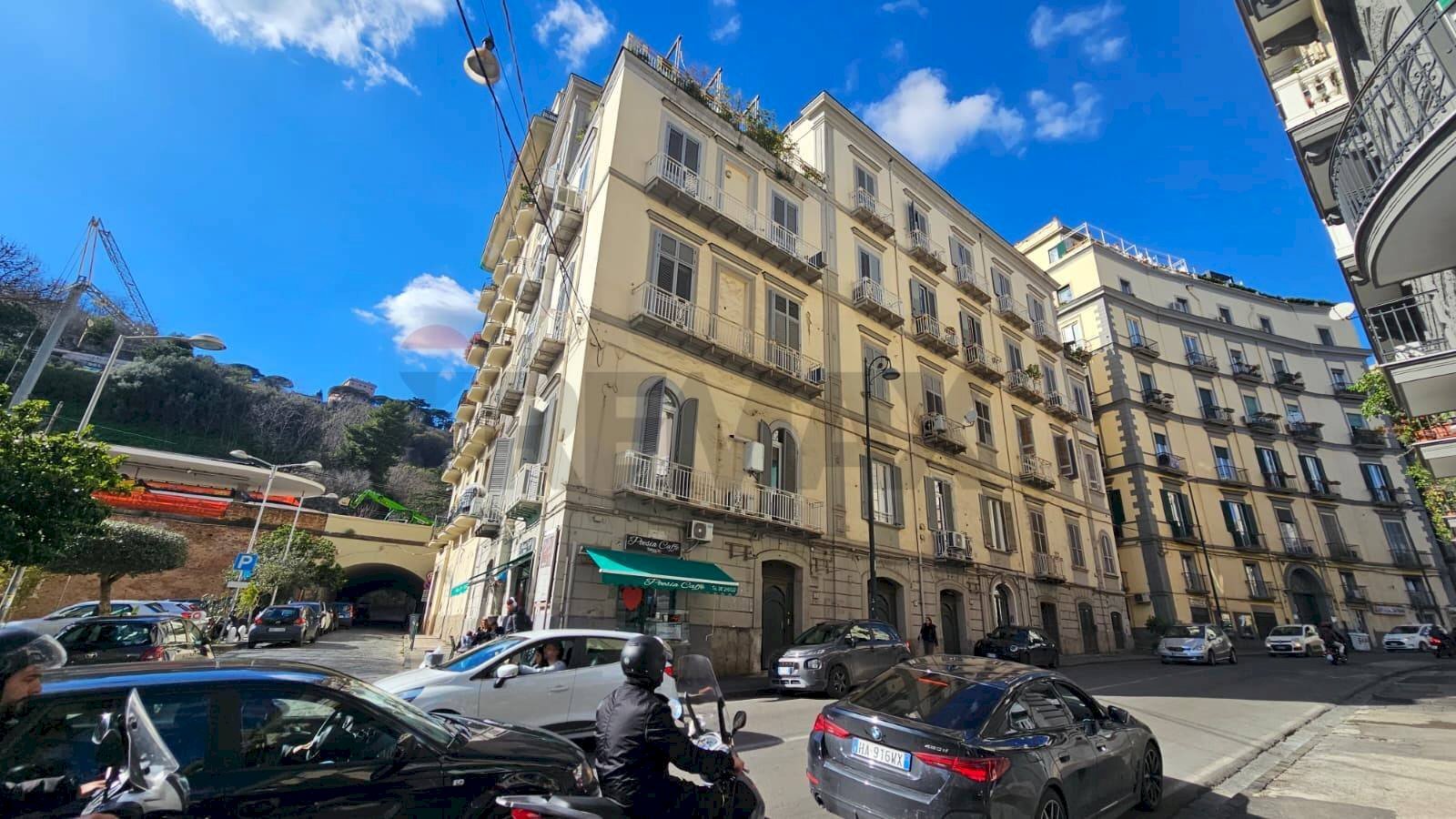 Edificio all\'aperto - Bilocale Napoli - foto 2