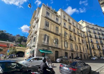 Edificio all\'aperto - Bilocale Napoli - foto 2