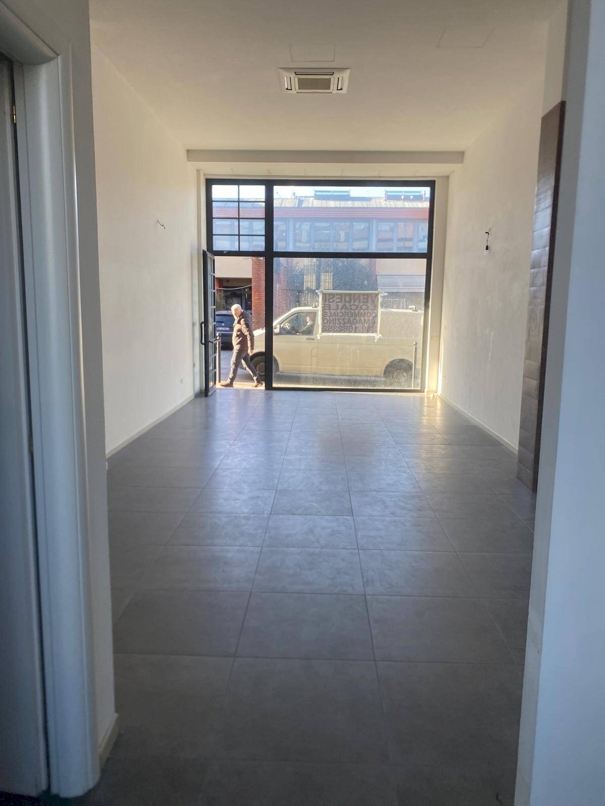 Foto 2 - Negozio piazza del mercato
11, Cattolica - foto 2