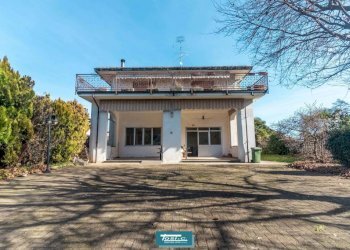 Facciata - Villa via Borgomanero, Cureggio - foto 1
