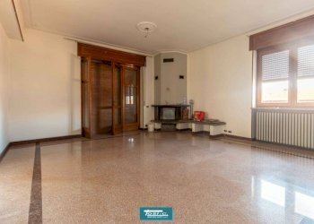 Soggiorno - Villa via Borgomanero, Cureggio - foto 3