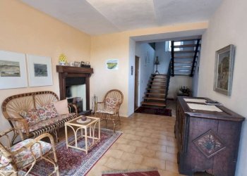 Salone - Rustico Incisa Scapaccino - foto 11