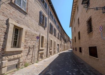 Facciata - Stabile - Palazzo via Castruccio Castracane, Fano - foto 3