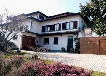 Facciata - Villa via Cadore, Mornago - foto 4