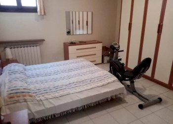 Camera da letto - Villa via Cadore, Mornago - foto 25