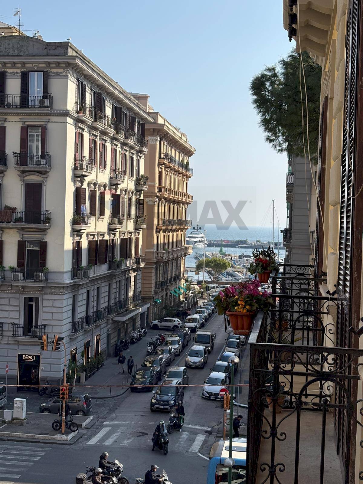 Edificio all\'aperto - Trilocale Viale Gramici
 
24, Napoli - foto 1