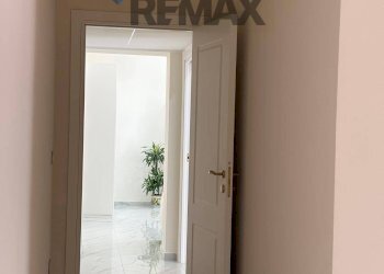 Hall / corridoio - Three-room apartment Viale Gramici
 
24, Napoli - photo 24