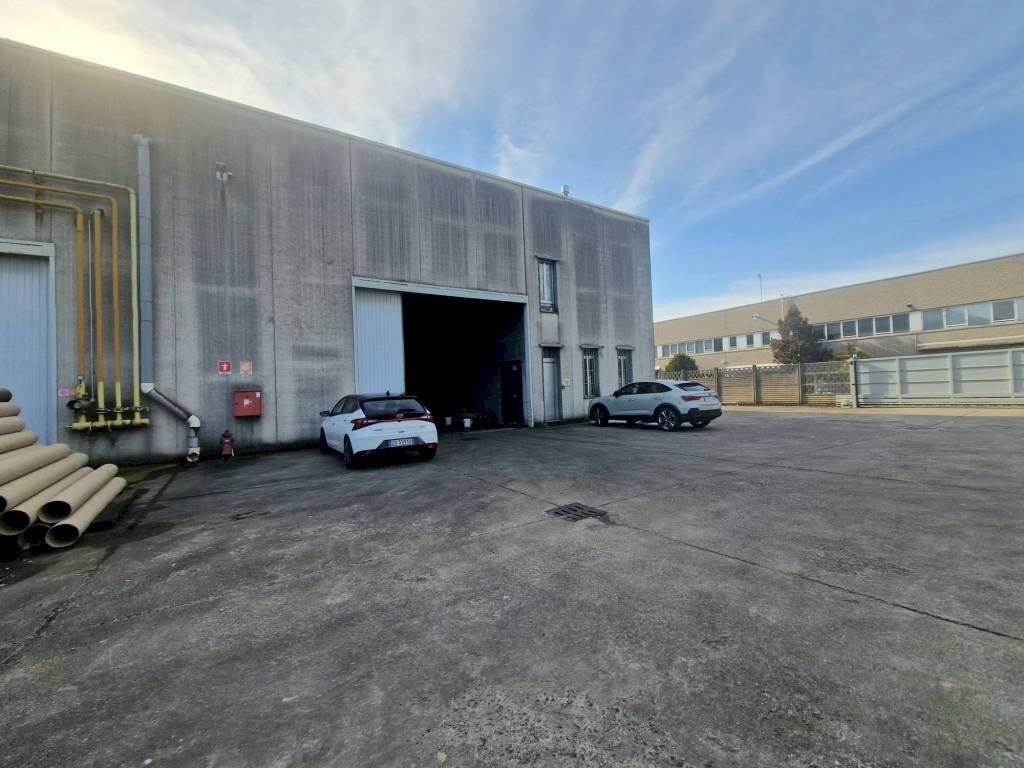 Facciata - Capannone via Carlo Juker, Legnano - foto 3