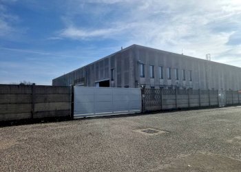 Facciata - Capannone via Carlo Juker, Legnano - foto 1