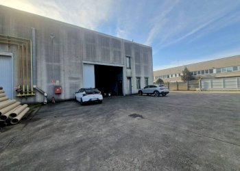 Facciata - Capannone via Carlo Juker, Legnano - foto 3