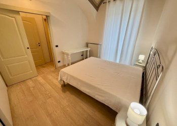 Camera da letto - Bilocale via Conte Augusto Avogadro, 9, Vigliano Biellese - foto 18