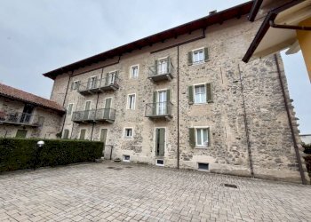 Facciata - Bilocale via Conte Augusto Avogadro, 9, Vigliano Biellese - foto 29