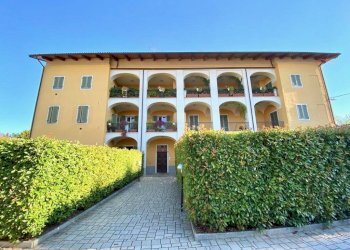 Facciata - Bilocale via Conte Augusto Avogadro, 9, Vigliano Biellese - foto 2