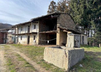 Facciata - Rustic via Bergera, 38, Bagnolo Piemonte - photo 11