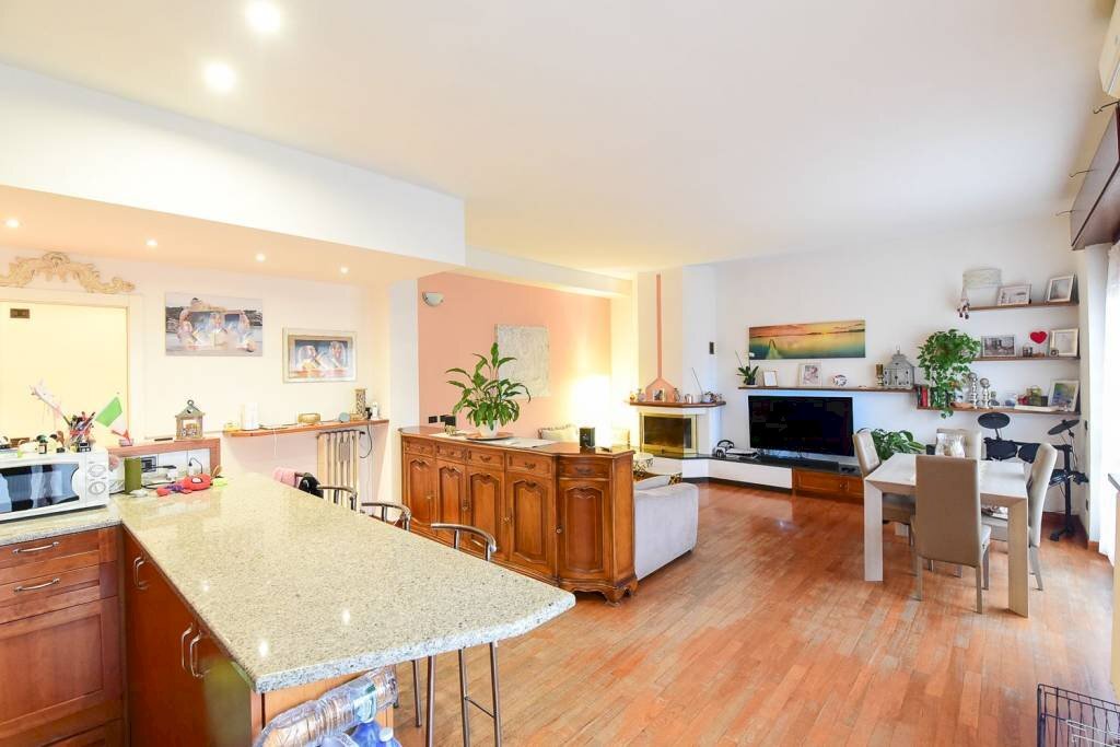 Salone - Three-room apartment via leonardo da vinci 40, Cantù - photo 1