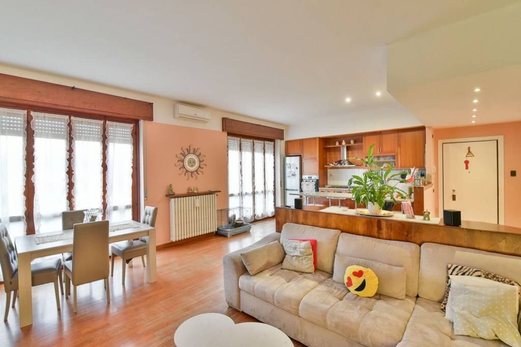 Salone - Three-room apartment via leonardo da vinci 40, Cantù - photo 3