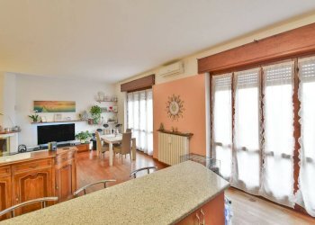 Salone - Trilocale via leonardo da vinci 40, Cantù - foto 2