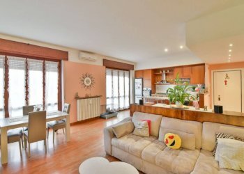 Salone - Trilocale via leonardo da vinci 40, Cantù - foto 3