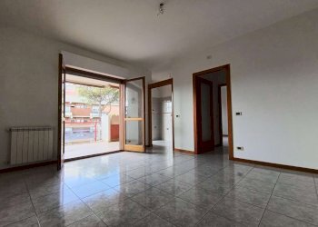 Soggiorno 2. - Appartamento via Dell'Albareto, Roma (zona Acilia) - foto 2