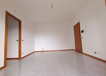 Soggiorno 5. - Appartamento via Dell'Albareto, Roma (zona Acilia) - foto 5