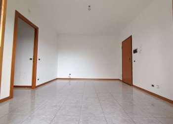 Soggiorno 6. - Appartamento via Dell'Albareto, Roma (zona Acilia) - foto 6