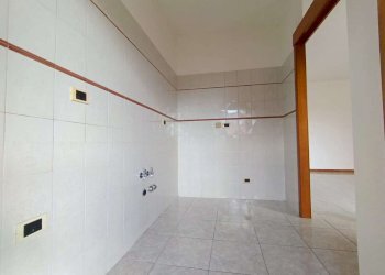 Cucina 2. - Appartamento via Dell'Albareto, Roma (zona Acilia) - foto 8