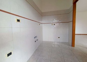 Cucina 3. - Appartamento via Dell'Albareto, Roma (zona Acilia) - foto 9