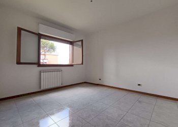 Camera da letto 4. - Appartamento via Dell'Albareto, Roma (zona Acilia) - foto 25