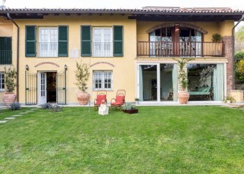 Facciata - Villa strada Comunale Val Pattonera, 224, Torino (zona Borgo Po) - foto 1