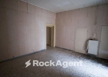 Camera da letto - Trilocale via Santa Teresa, 9, Foggia - foto 10