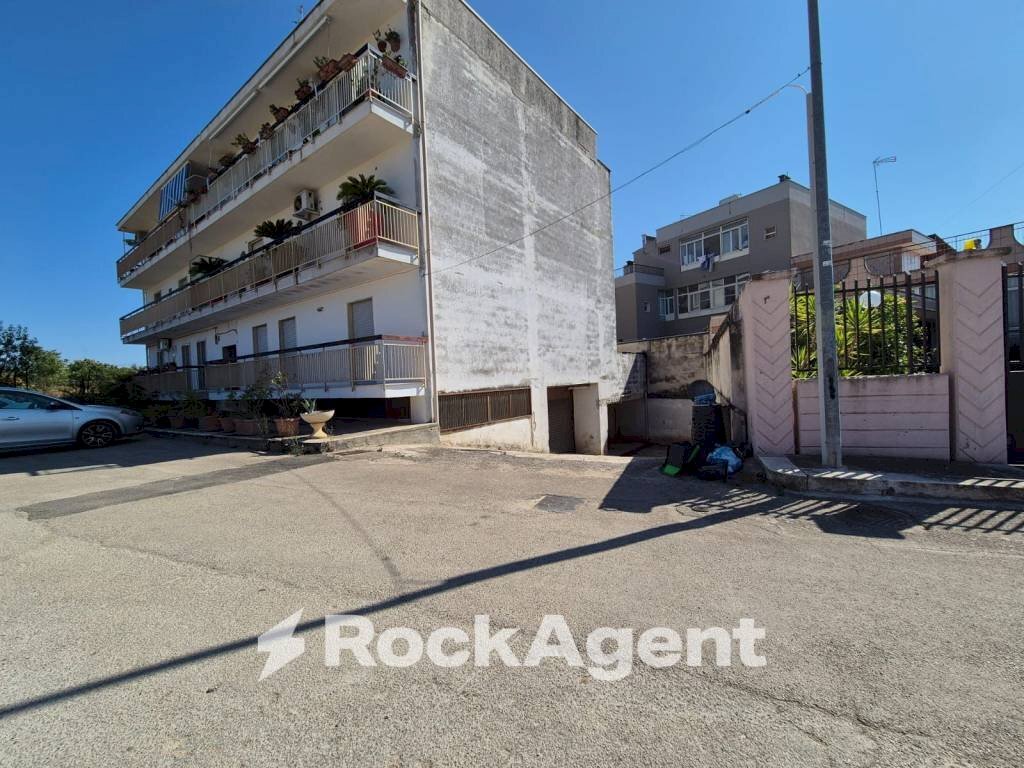 Warehouse via Mentana, Bitonto - photo 2