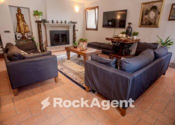 Appartamento via delle Scuole, 4, Viterbo - foto 2